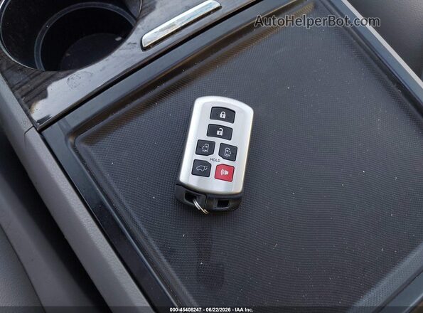 5TDYZ3DC0HS797664 2017 TOYOTA SIENNA Gray Widok deski rozdzielczej