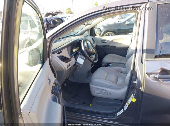 5TDYZ3DC0HS797664 2017 TOYOTA SIENNA Gray Widok wnętrza z przodu