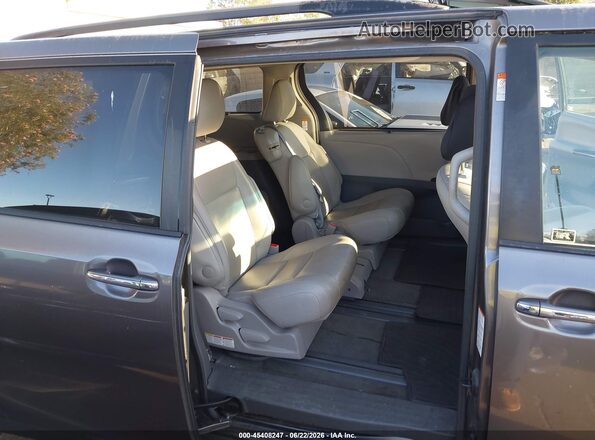 5TDYZ3DC0HS797664 2017 TOYOTA SIENNA Gray Widok naklejki z numerem VIN