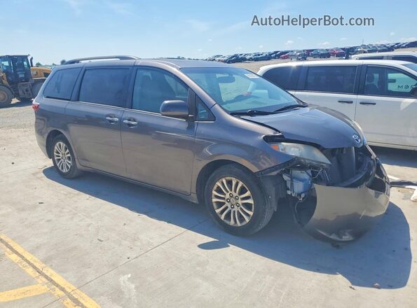5TDYZ3DC0HS815290 2017 TOYOTA SIENNA Silver Front right