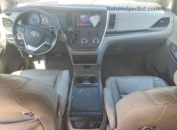 5TDYZ3DC0HS815290 2017 TOYOTA SIENNA Silver Dashboard view