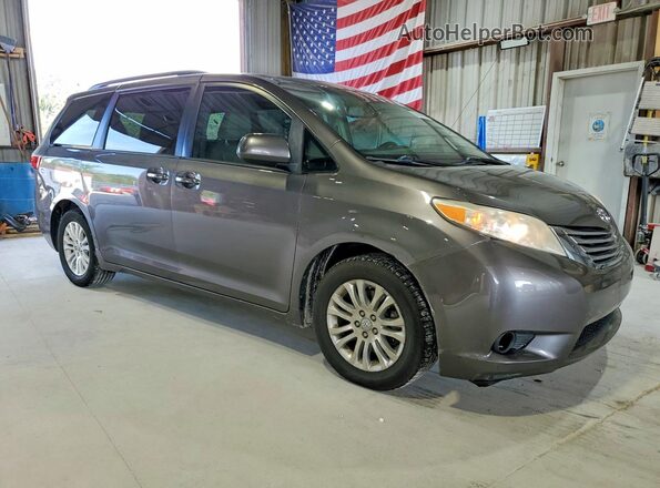 5TDYZ3DC0HS832185 2017 TOYOTA SIENNA Gray Front right