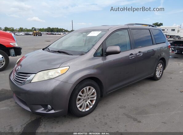 5TDYZ3DC0HS876686 2017 TOYOTA SIENNA Gray Przód lewy