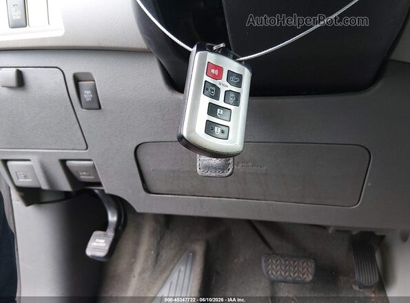 5TDYZ3DC0HS876686 2017 TOYOTA SIENNA Gray Widok deski rozdzielczej