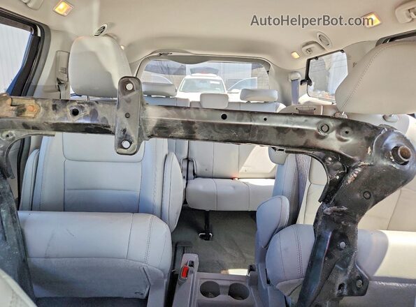 5TDYZ3DC1HS896381 2017 TOYOTA SIENNA Белый 