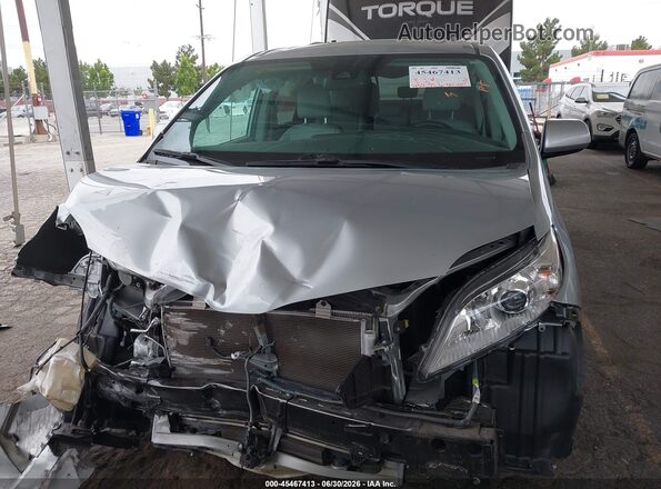 5TDYZ3DC1LS060353 2020 TOYOTA SIENNA Silver Vista interior trasera