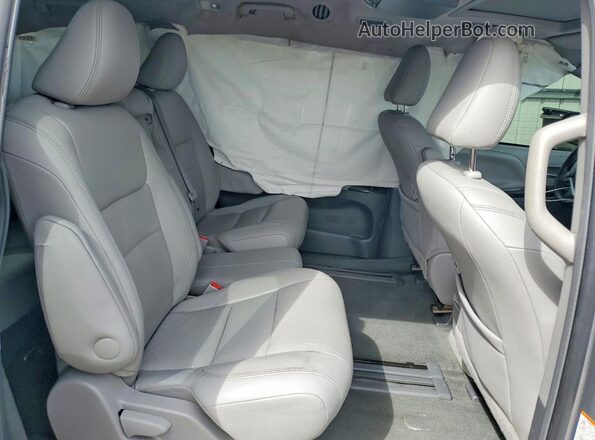 5TDYZ3DC2HS791588 2017 TOYOTA SIENNA Silver უკანა სალონის ხედი