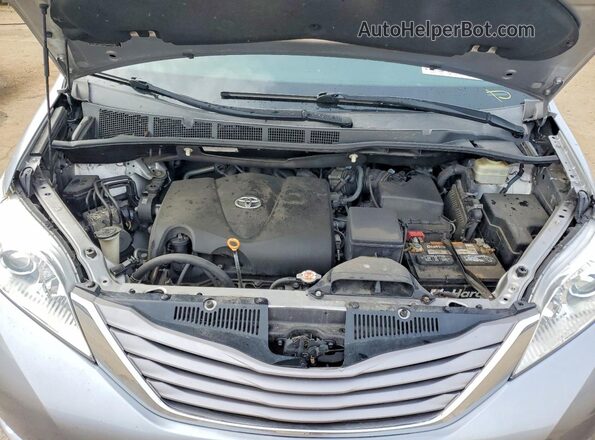 5TDYZ3DC2HS791588 2017 TOYOTA SIENNA Silver ძრავის განყოფილების ხედი
