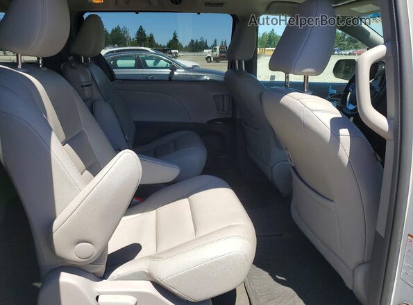 5TDYZ3DC2HS794197 2017 TOYOTA SIENNA White Vista interior trasera