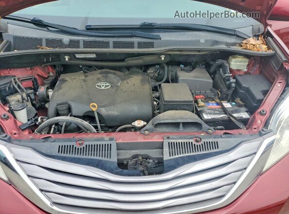 5TDYZ3DC2HS794720 2017 TOYOTA SIENNA Red Vista del compartimento del motor