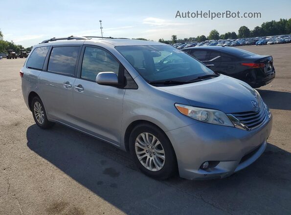 5TDYZ3DC2HS830079 2017 TOYOTA SIENNA Серебряный Передняя правая четверть