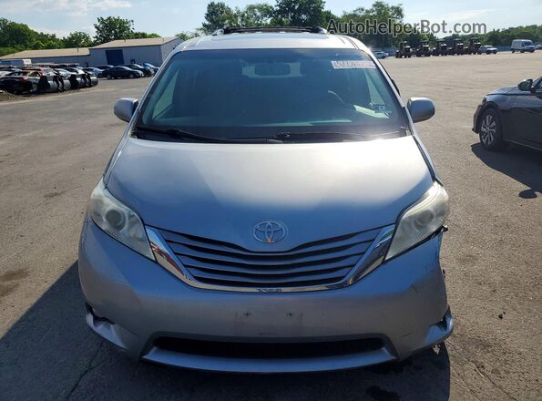 5TDYZ3DC2HS830079 2017 TOYOTA SIENNA Серебряный Вид спереди