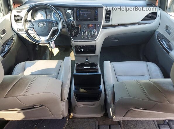 5TDYZ3DC2HS830079 2017 TOYOTA SIENNA Серебряный Вид панели приборов