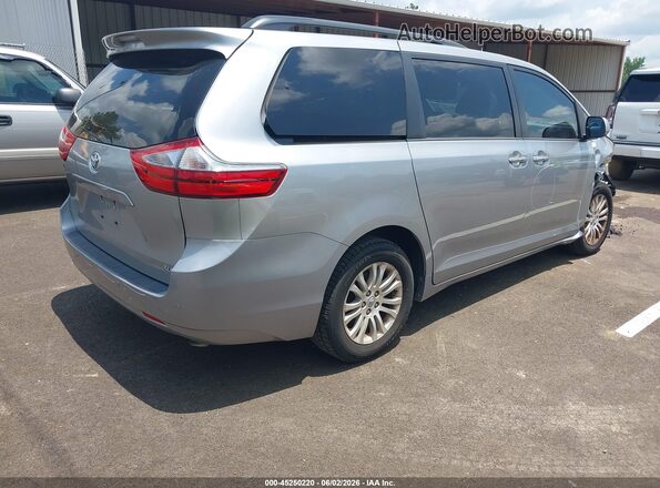 5TDYZ3DC2HS900535 2017 TOYOTA SIENNA Silver Tył prawy
