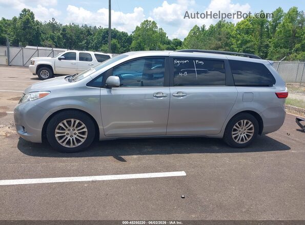 5TDYZ3DC2HS900535 2017 TOYOTA SIENNA Silver 