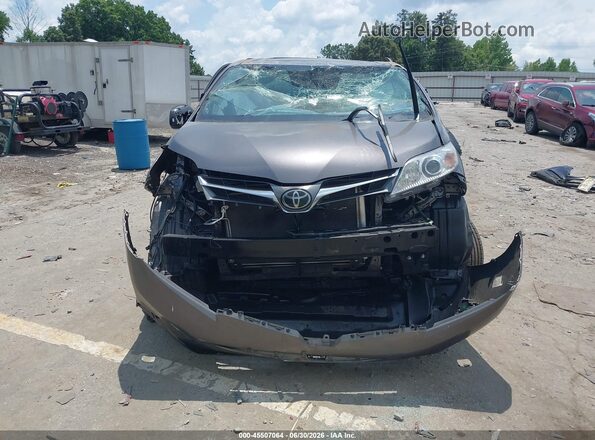 5TDYZ3DC2KS971709 2019 TOYOTA SIENNA Серый Вид панели приборов