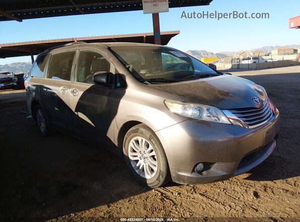 5TDYZ3DC3HS782687 2017 TOYOTA SIENNA Серый Вид спереди