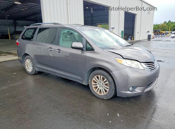 5TDYZ3DC3HS812741 2017 TOYOTA SIENNA Gray 