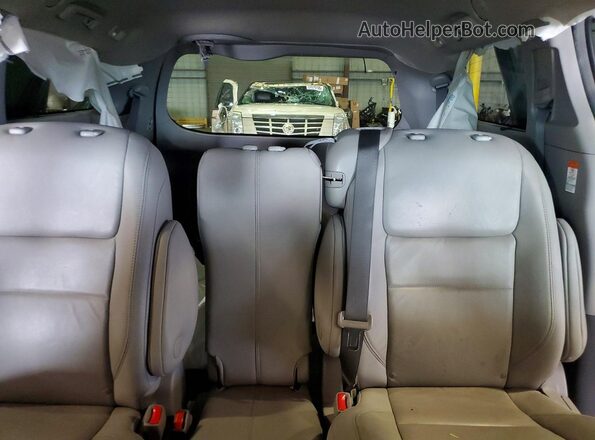 5TDYZ3DC3HS812741 2017 TOYOTA SIENNA Gray 