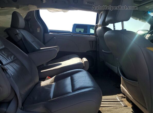 5TDYZ3DC3HS816787 2017 TOYOTA SIENNA Silver Rear interior view