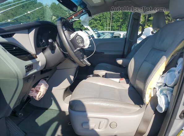 5TDYZ3DC3HS816787 2017 TOYOTA SIENNA Silver Front interior view