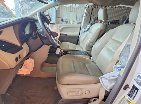 5TDYZ3DC3HS874088 2017 TOYOTA SIENNA White წინა სალონის ხედი