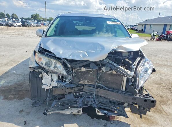 5TDYZ3DC3KS002744 2019 TOYOTA SIENNA Silver წინა ხედი