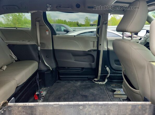 5TDYZ3DC3LS067174 2020 TOYOTA SIENNA Tan Widok wnętrza z tyłu