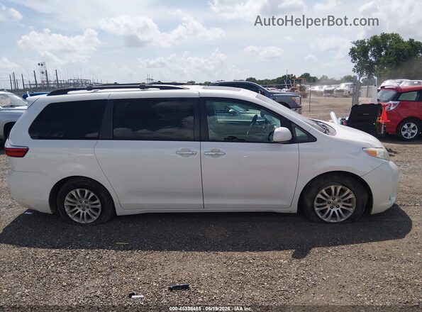 5TDYZ3DC4HS791902 2017 TOYOTA SIENNA White Widok wnętrza z tyłu