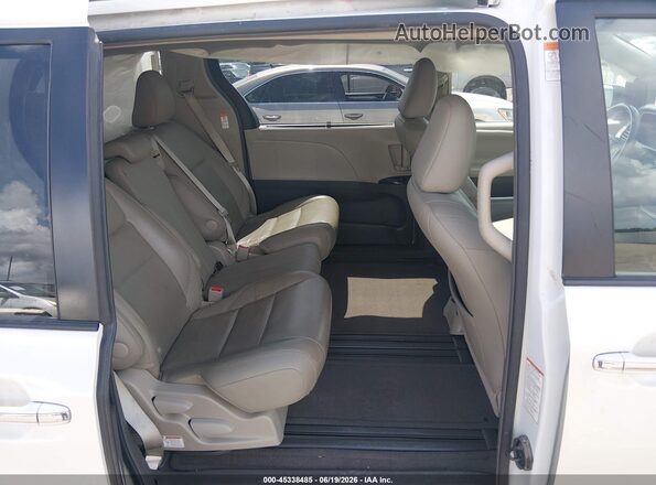 5TDYZ3DC4HS791902 2017 TOYOTA SIENNA White Widok naklejki z numerem VIN