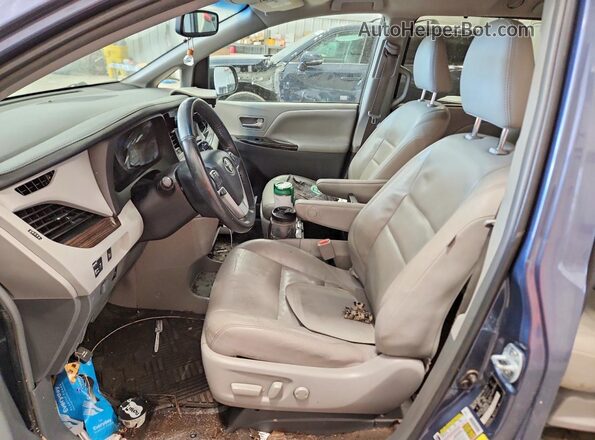 5TDYZ3DC4HS809525 2017 TOYOTA SIENNA Blue Vista interior delantera
