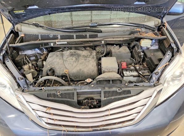 5TDYZ3DC4HS809525 2017 TOYOTA SIENNA Blue Vista del compartimento del motor