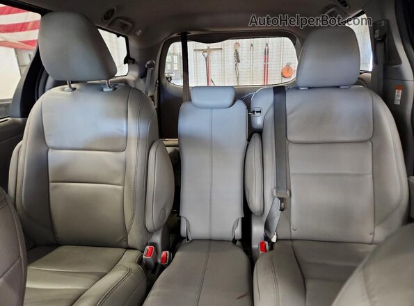 5TDYZ3DC4HS809525 2017 TOYOTA SIENNA Blue Vista de los asientos traseros