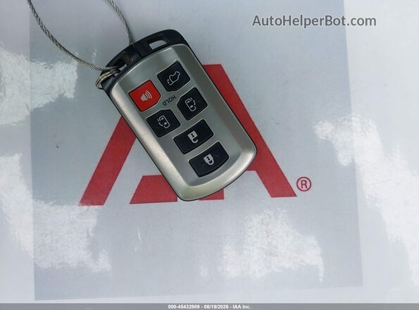 5TDYZ3DC4JS934983 2018 TOYOTA SIENNA Белый Вид панели приборов