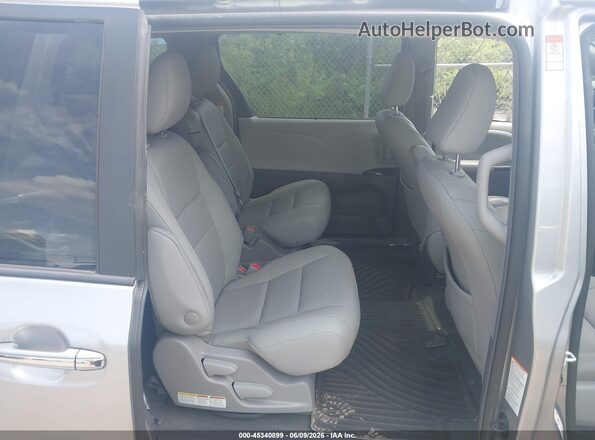 5TDYZ3DC4JS947670 2018 TOYOTA SIENNA Silver Vista de la etiqueta del VIN