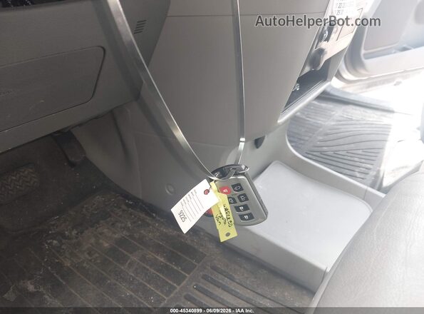 5TDYZ3DC4JS947670 2018 TOYOTA SIENNA Silver Vista del salpicadero
