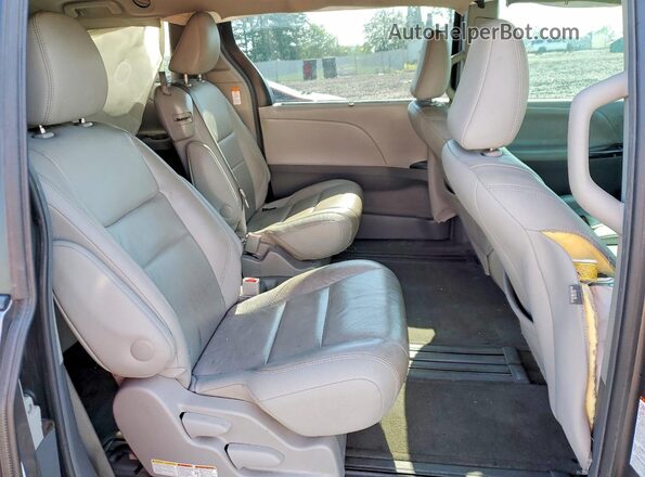 5TDYZ3DC5HS804141 2017 TOYOTA SIENNA Gray Rear interior view