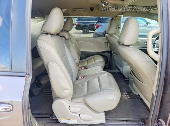 5TDYZ3DC6HS793277 2017 TOYOTA SIENNA Gray Widok wnętrza z tyłu