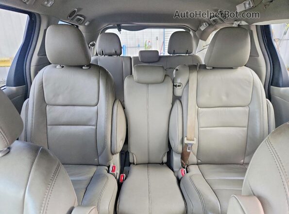 5TDYZ3DC6HS793277 2017 TOYOTA SIENNA Gray Widok tylnych siedzeń