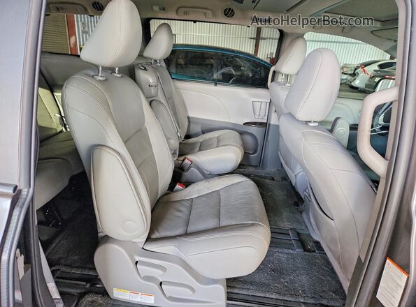 5TDYZ3DC6HS876403 2017 TOYOTA SIENNA Серый 