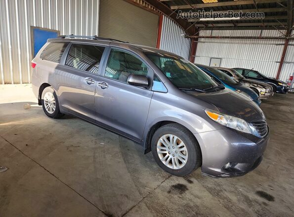 5TDYZ3DC6HS876403 2017 TOYOTA SIENNA Серый 