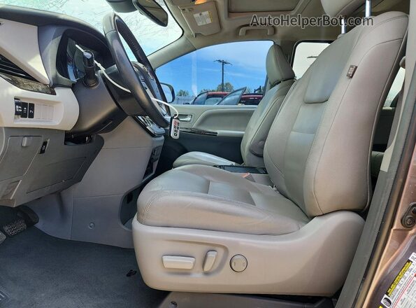 5TDYZ3DC6KS995012 2019 TOYOTA SIENNA Gray 