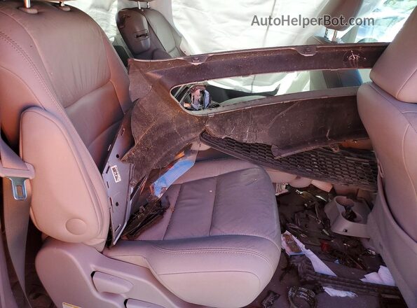 5TDYZ3DC7HS812273 2017 TOYOTA SIENNA Silver Rear seats view
