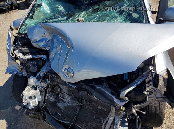 5TDYZ3DC7HS812273 2017 TOYOTA SIENNA Silver Rear interior view