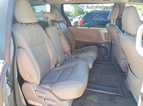 5TDYZ3DC7JS917403 2018 TOYOTA SIENNA Silver Սալոնի հետևի տեսք
