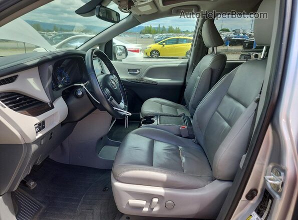 5TDYZ3DC7JS944665 2018 TOYOTA SIENNA Silver Widok wnętrza z przodu
