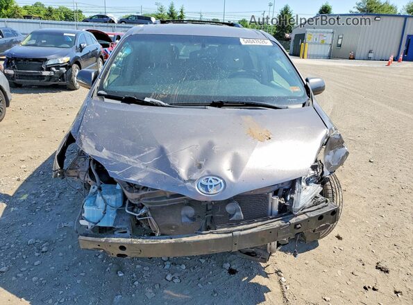5TDYZ3DC8HS820138 2017 TOYOTA SIENNA Gray Front view
