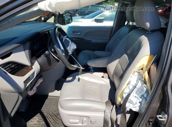 5TDYZ3DC8HS820138 2017 TOYOTA SIENNA Gray Front interior view