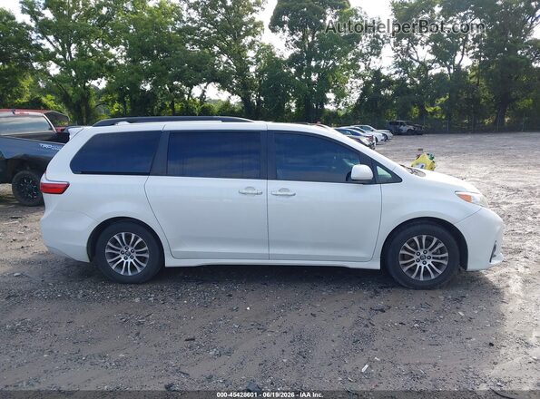 5TDYZ3DC9JS902630 2018 TOYOTA SIENNA White Вид задньої частини салону