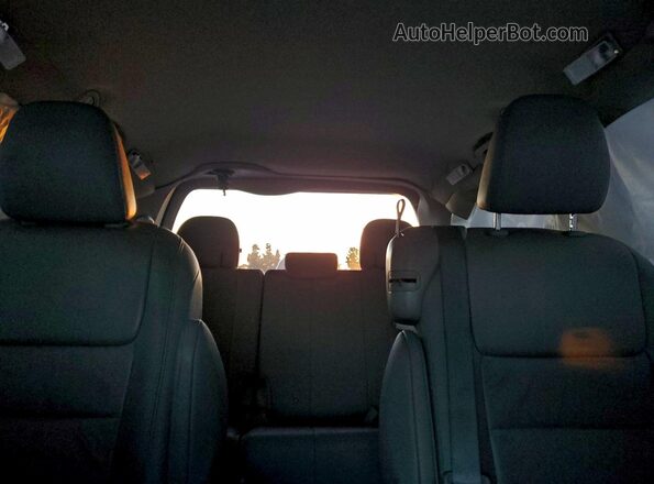 5TDYZ3DC9JS914504 2018 TOYOTA SIENNA Серый 